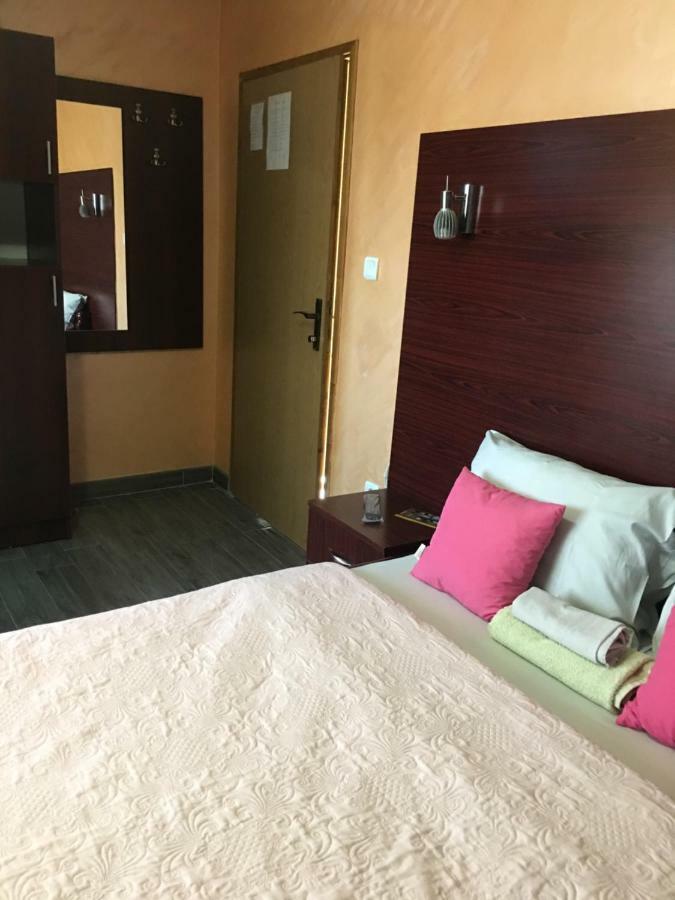 Hostel Grof Mrcajevci Экстерьер фото